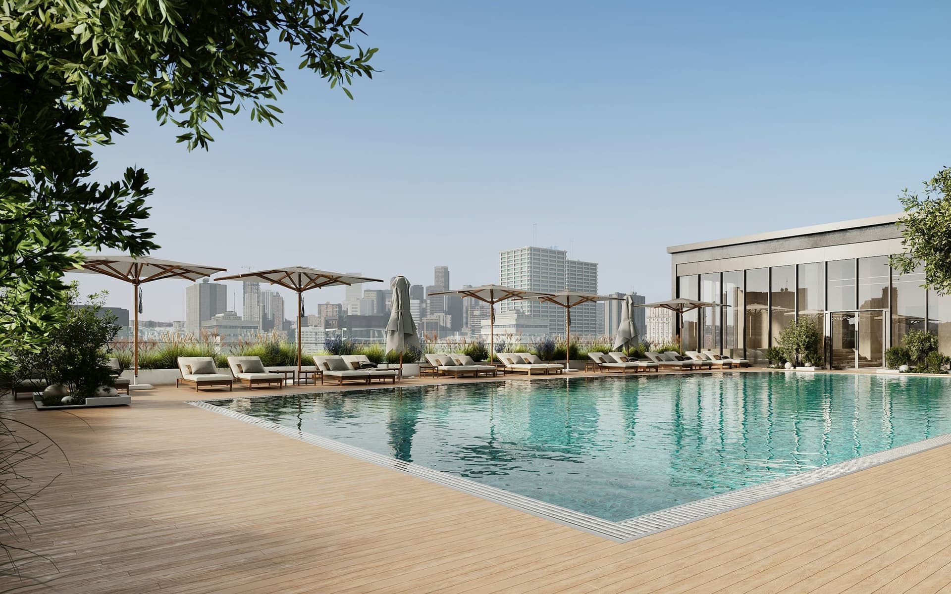 Piscina na cobertura com a cidade ao fundo